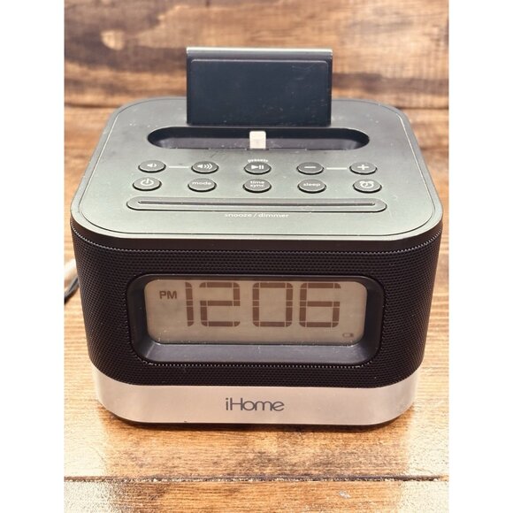 iHome Space Saving Wake Sleep Lighting Dock FM Radio Alarm Clock Speaker - IPL10 - Picture 1 of 4